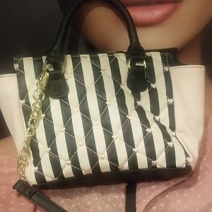 (Firm)Betsey Johnson purse